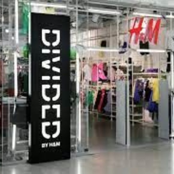 Divided (H&M) Men's Skate Board Culture Patterned Short Sleeve Summer Shirt - Picture 6 of 17